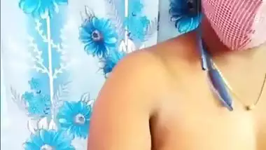 Stripchat Tamil girl Aarthi naked boobs showing