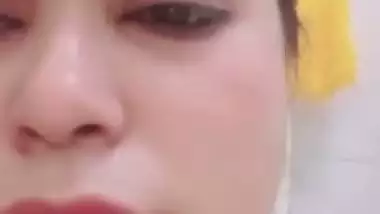 Unsatisfied aunty showing huge boobs to lover viral MMS