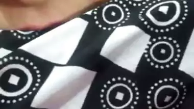 Man enjoys Pakistani video call sex with a milf from Karachi